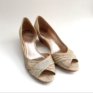 Arturo Chiang Size 8M Bianca Low Wedge Peep Toe